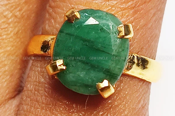 Emerald stone ring